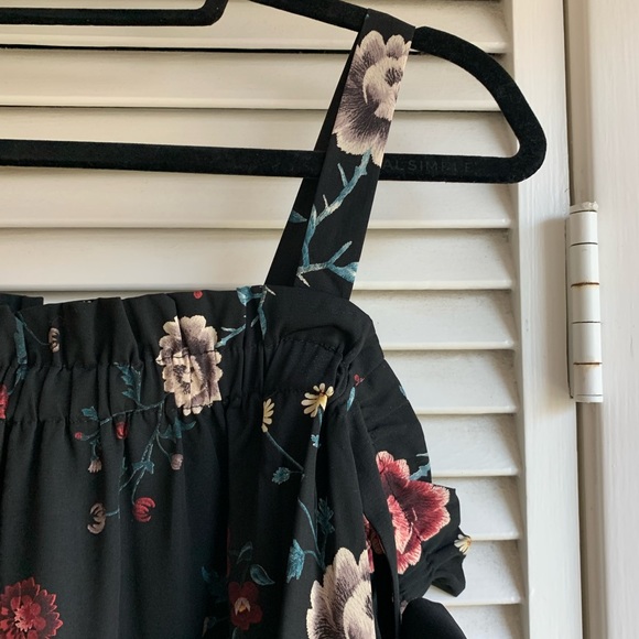 Skies are Blue Eleana Cold Shoulder Blouse - Picture 4 of 12